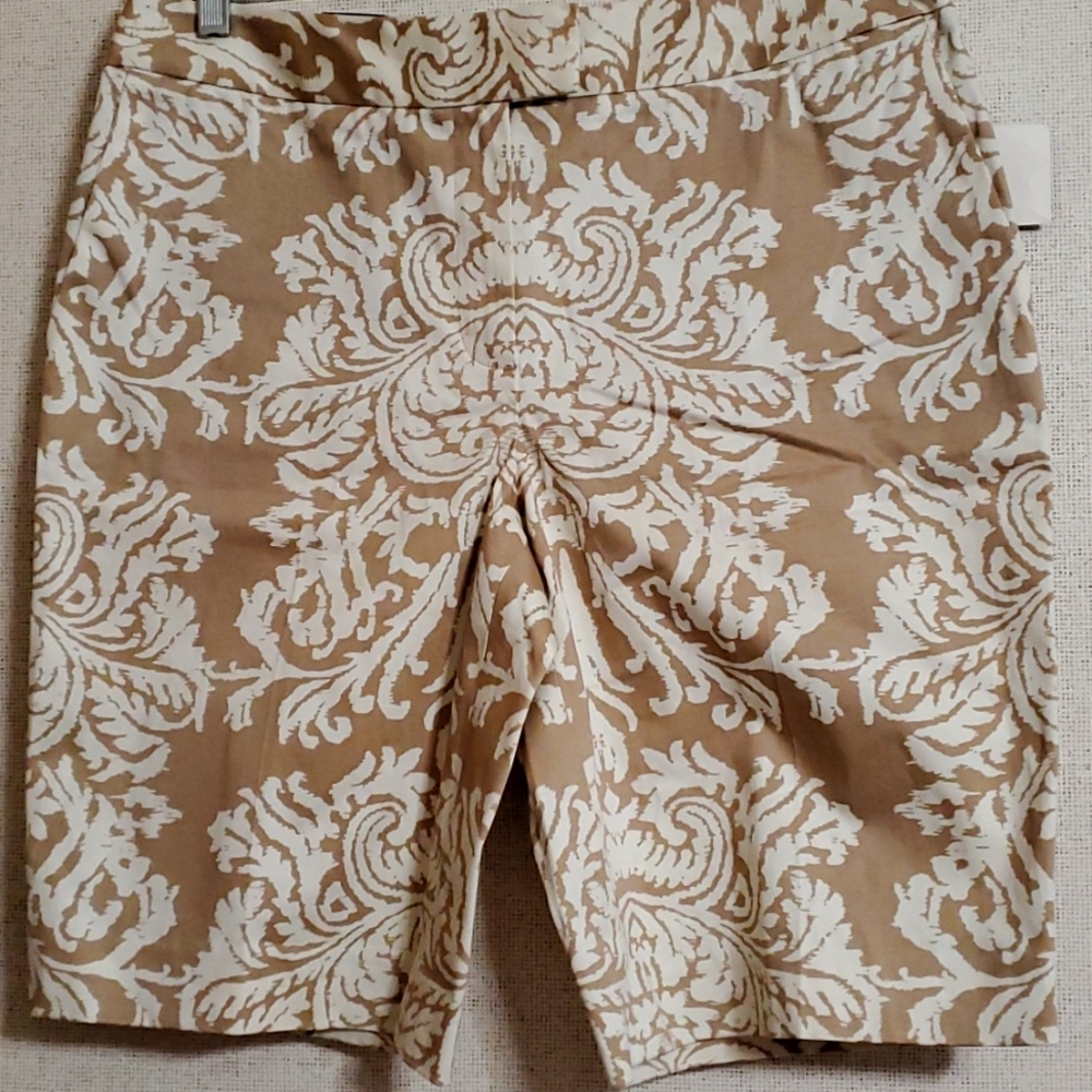 LizClaiborne women short tan 10